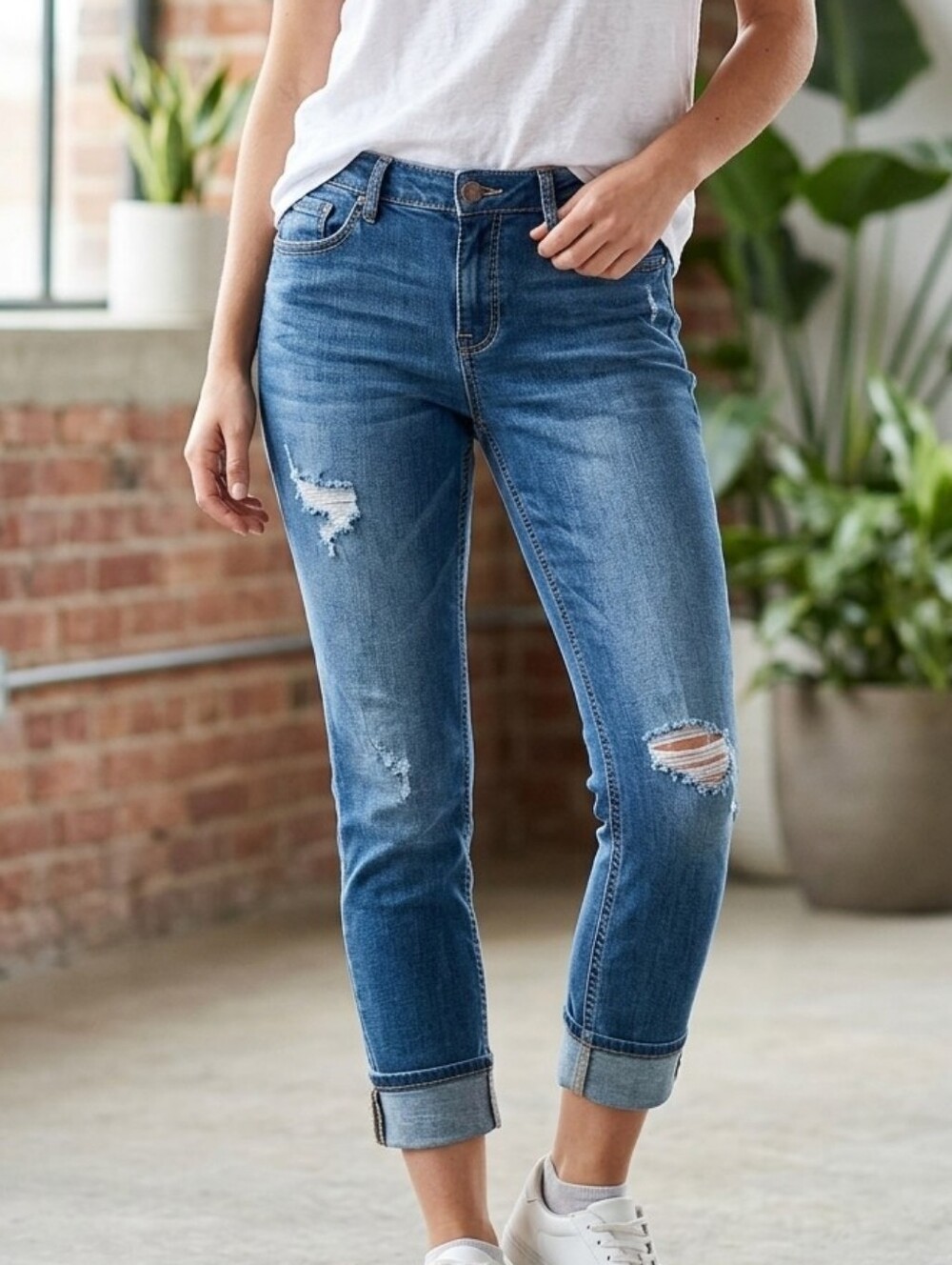 Vigoss Thompson Tomboy Distressed Jeans Size 31